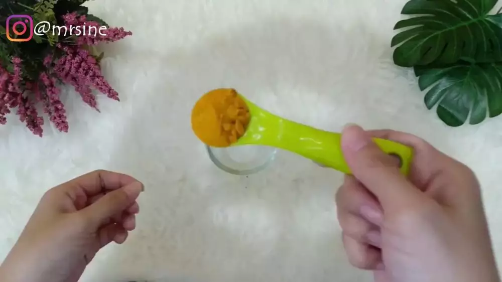 cara aman hilangkan bulu ketiak secara permanen © YouTube