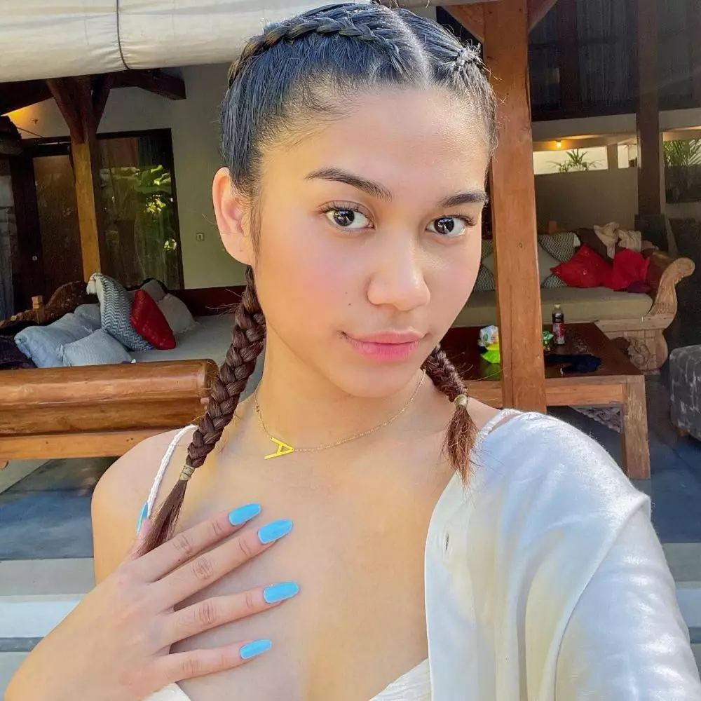 transformasi wajah Azizah Salsa dari masa ke masa © 2025 brilio.net