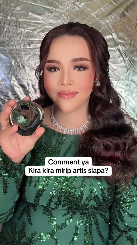 Wanita wajah bulat ini pangling © TikTok Wanita wajah bulat ini pangling © TikTok