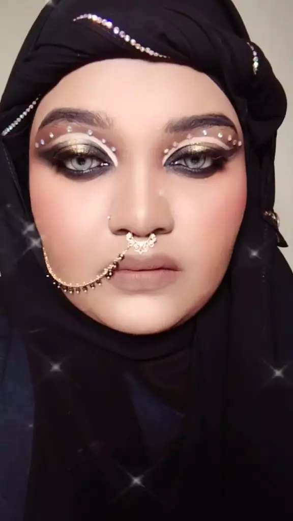 cewek tan skin dandan Arabian look © TikTok