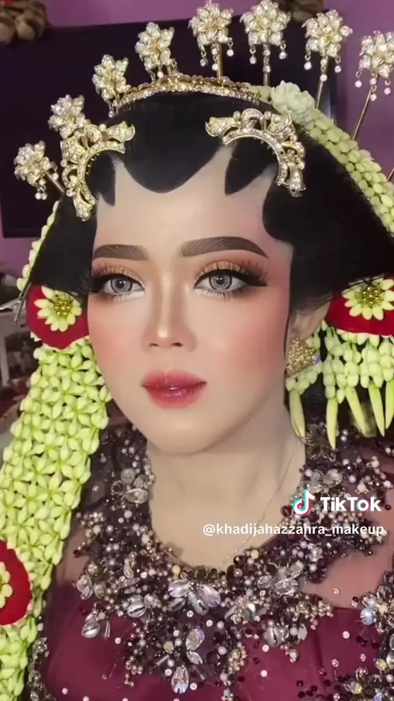 barbie look dengan paes Jawa © TikTok