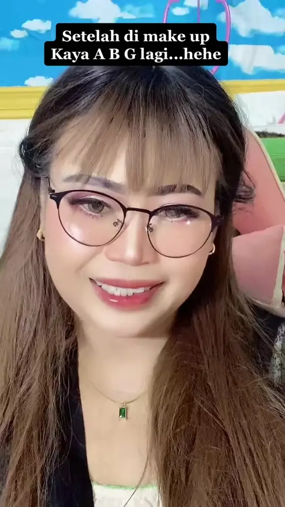 wanita 50 tahun dirias ala barbie © TikTok wanita 50 tahun dirias ala barbie © TikTok
