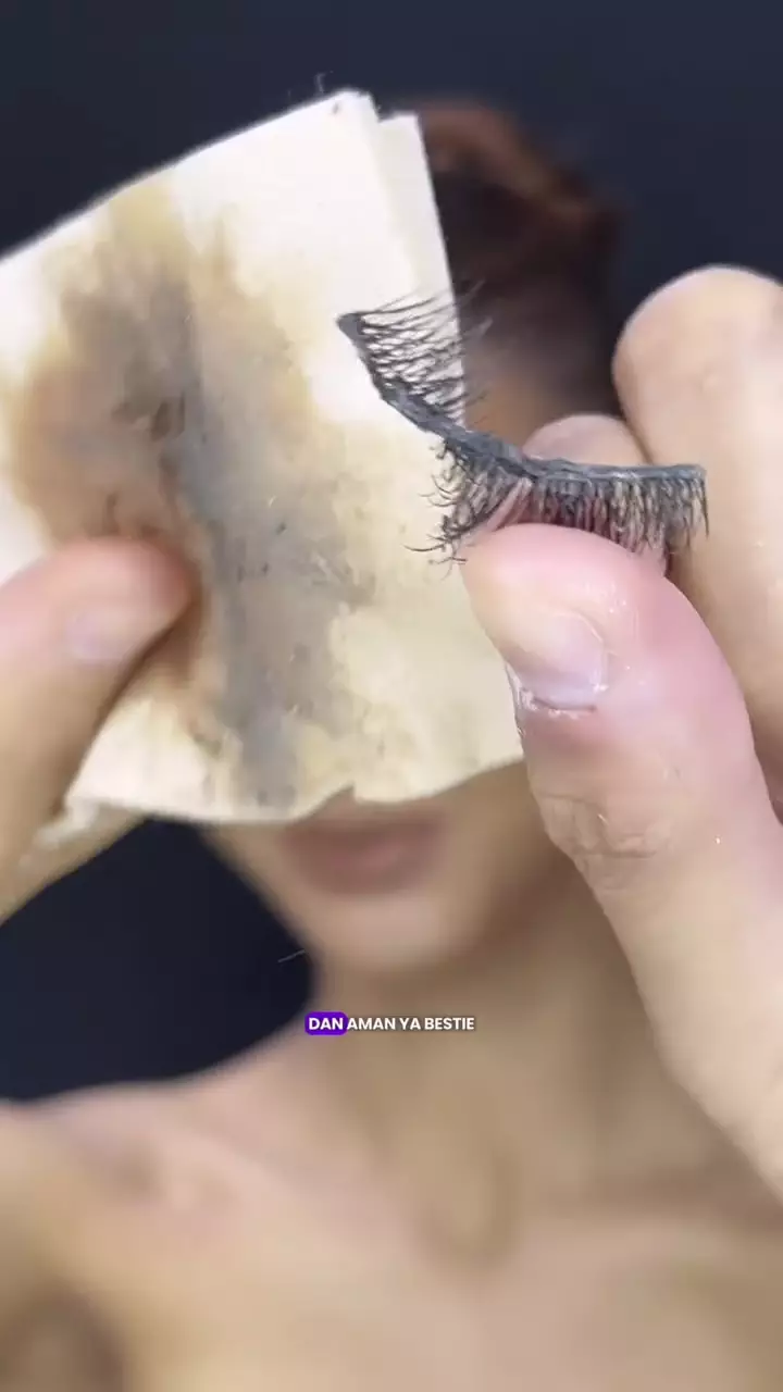 trik melepas bulu mata palsu © Instagram trik melepas bulu mata palsu © Instagram