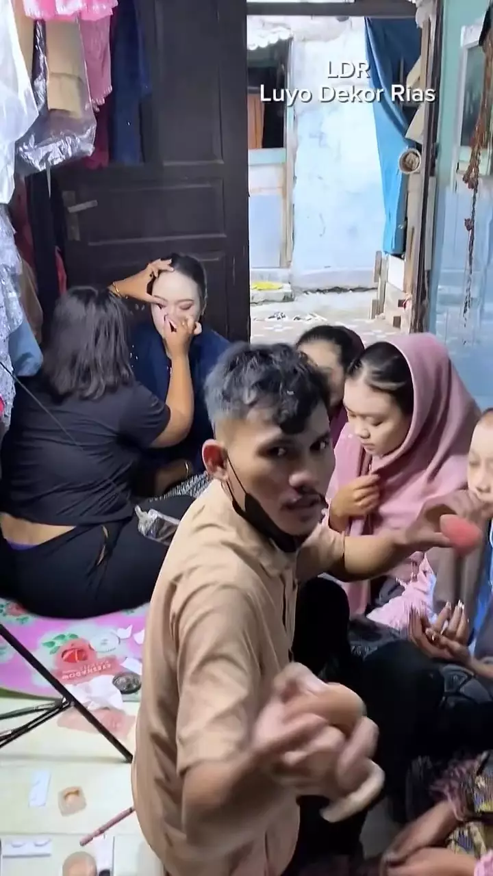 MUA ini rias 18 orang seorang diri © Instagram