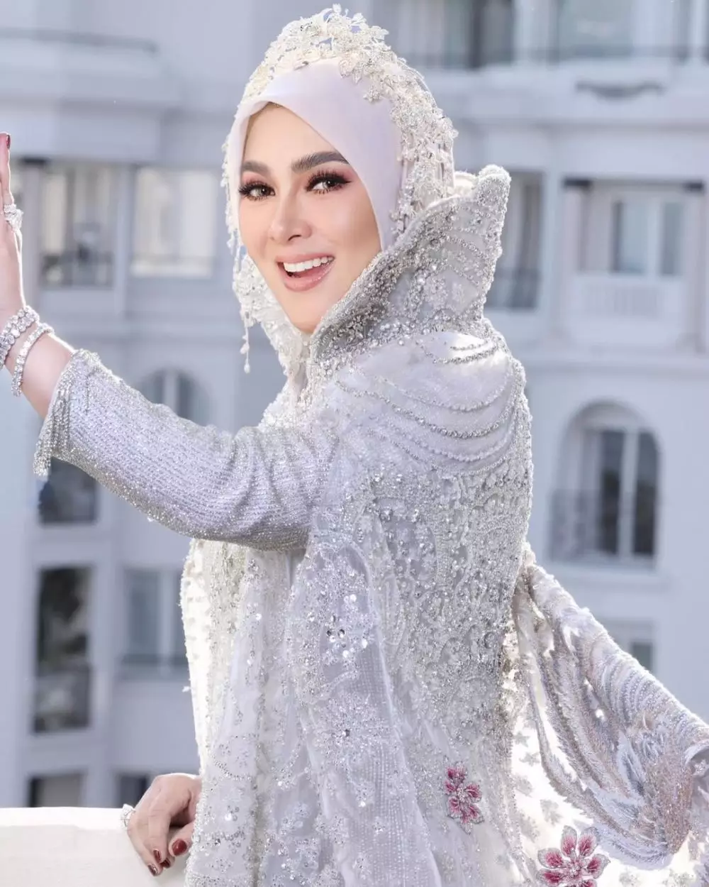 makeup Syahrini saat Cannes © Instagram