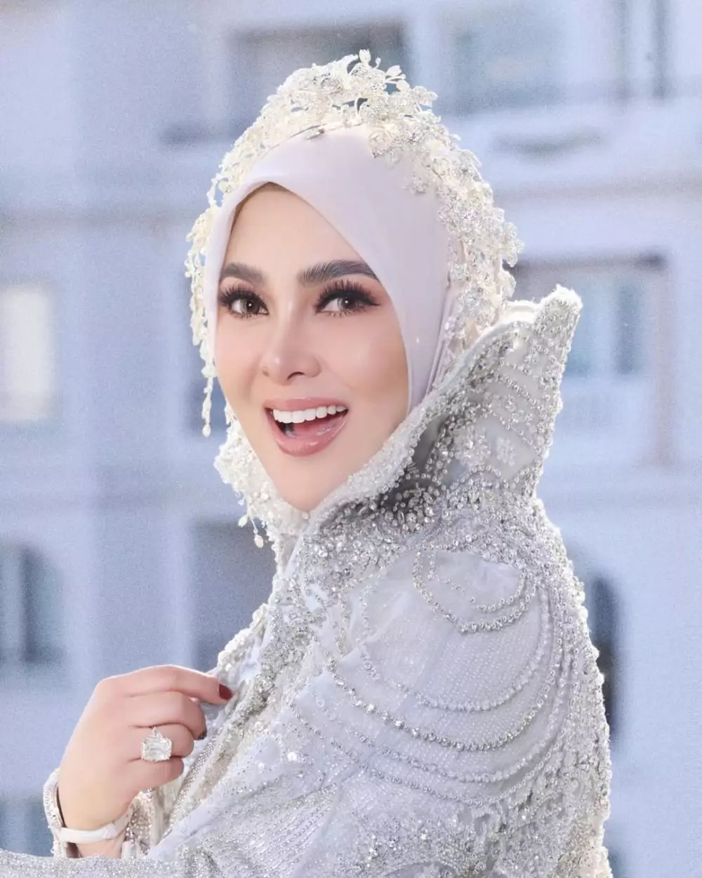 makeup Syahrini saat Cannes © Instagram