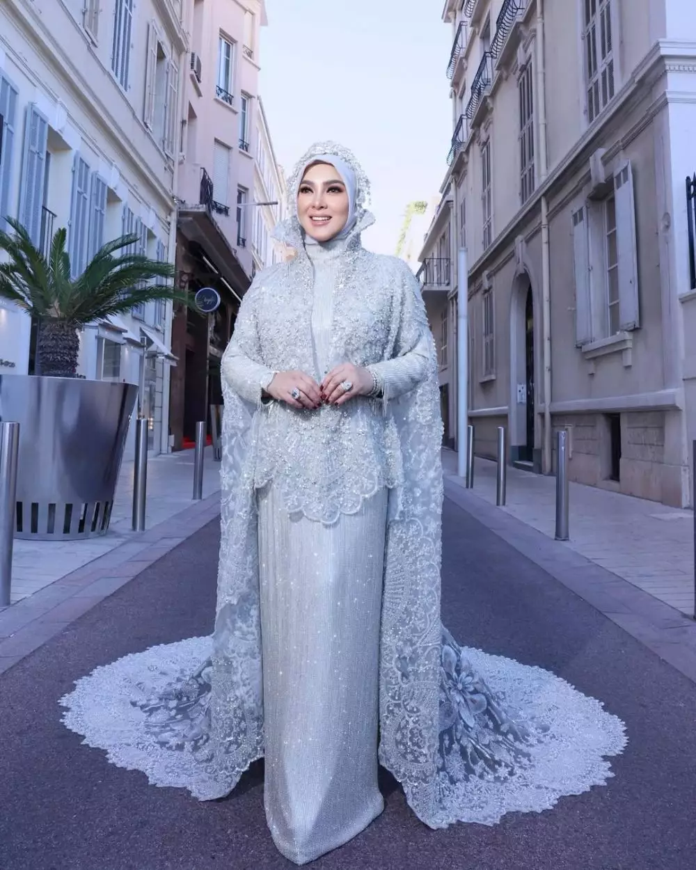 makeup Syahrini saat Cannes © Instagram