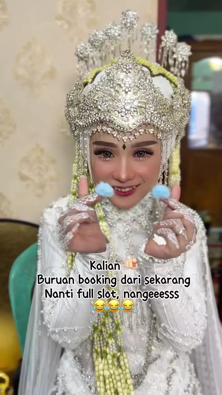 Alis tebal makin rapi meski tak dicukur © Instagram Alis tebal makin rapi meski tak dicukur © Instagram