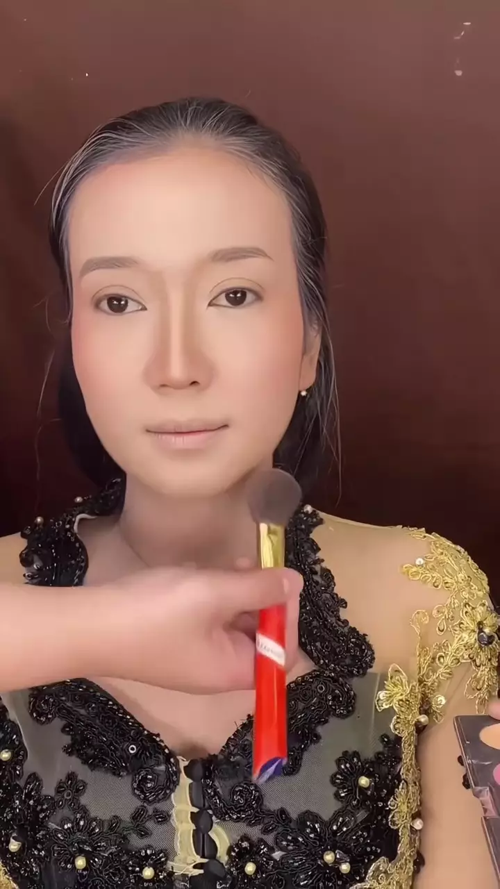 Transformasi makeup cewek breakout © Instagram 