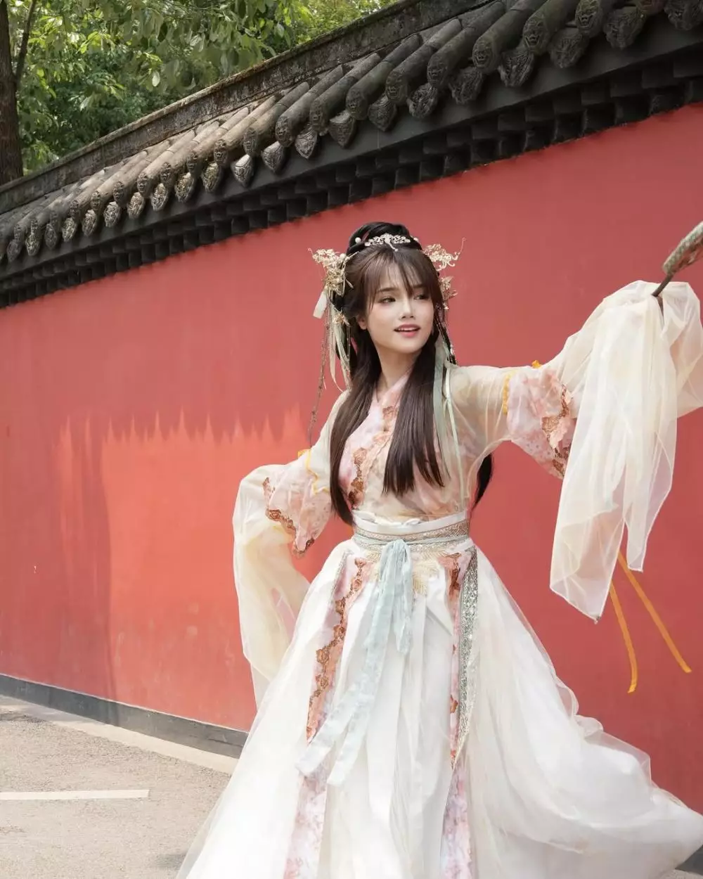 gaya makeup Fuji pakai gaun hanfu © Instagram  gaya makeup Fuji pakai gaun hanfu © Instagram