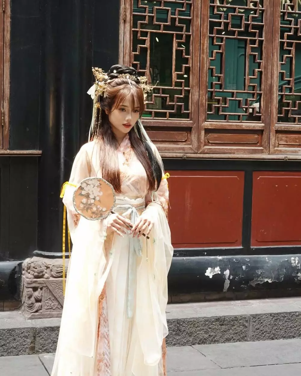 gaya makeup Fuji pakai gaun hanfu © Instagram  gaya makeup Fuji pakai gaun hanfu © Instagram
