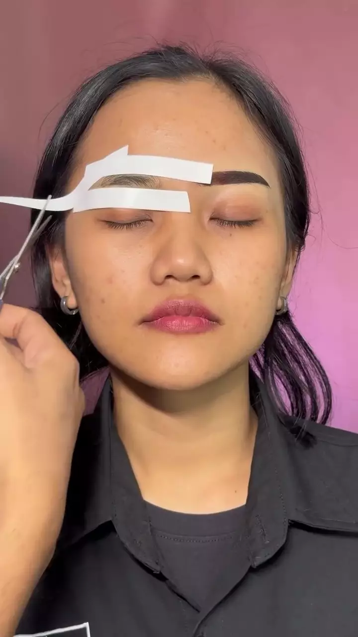 trik gambar alis antigagal © Instagram trik gambar alis antigagal © Instagram