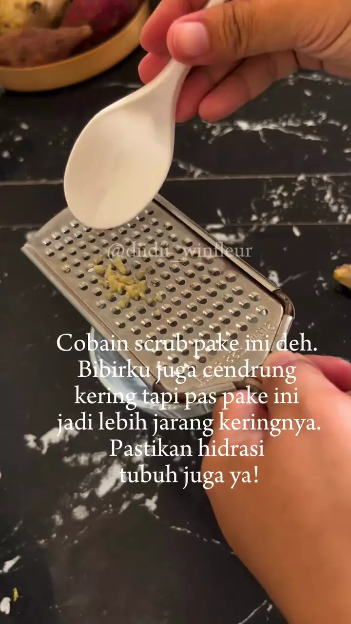Bibir hitam, kering, dan sering pecah-pecah © Instagram Bibir hitam, kering, dan sering pecah-pecah © Instagram