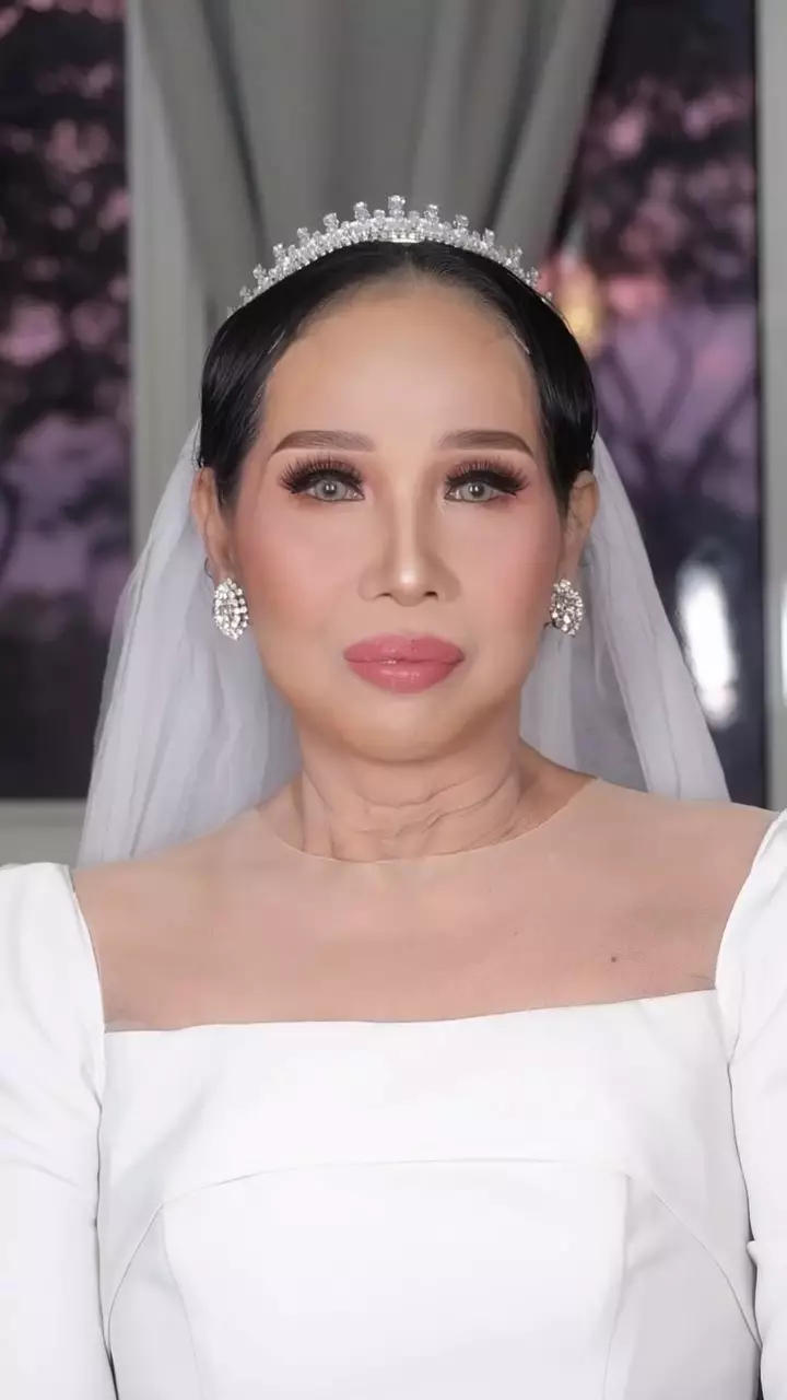 makeup wedding Luna Maya pada wanita paruh baya © Instagram