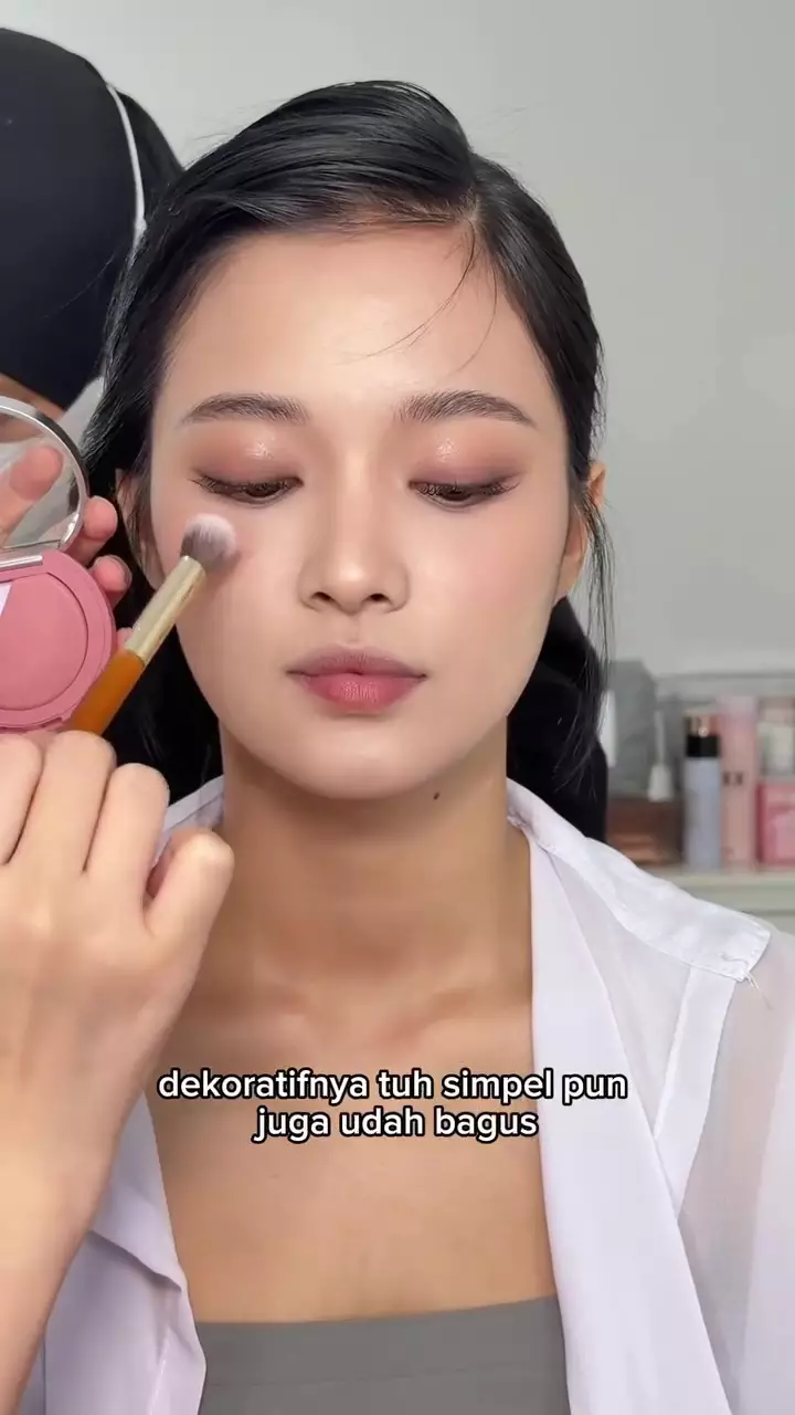 MUA ini sukses ubah wajah berjerawat © Instagram MUA ini sukses ubah wajah berjerawat © Instagram