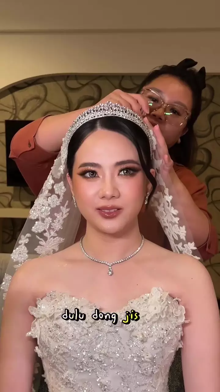 Transformasi makeup cewek almond eye dirias soft © Instagram Transformasi makeup cewek almond eye dirias soft © Instagram