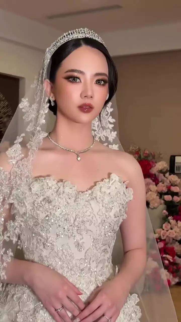 Transformasi makeup cewek almond eye dirias soft © Instagram Transformasi makeup cewek almond eye dirias soft © Instagram