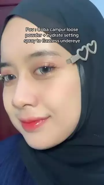 Cara baru pakai bedak © Instagram Cara baru pakai bedak © Instagram