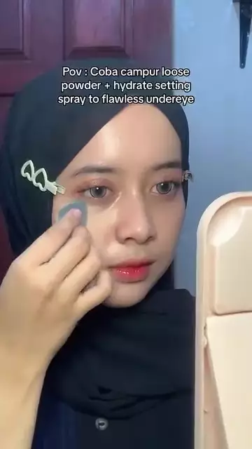 Cara baru pakai bedak © Instagram Cara baru pakai bedak © Instagram
