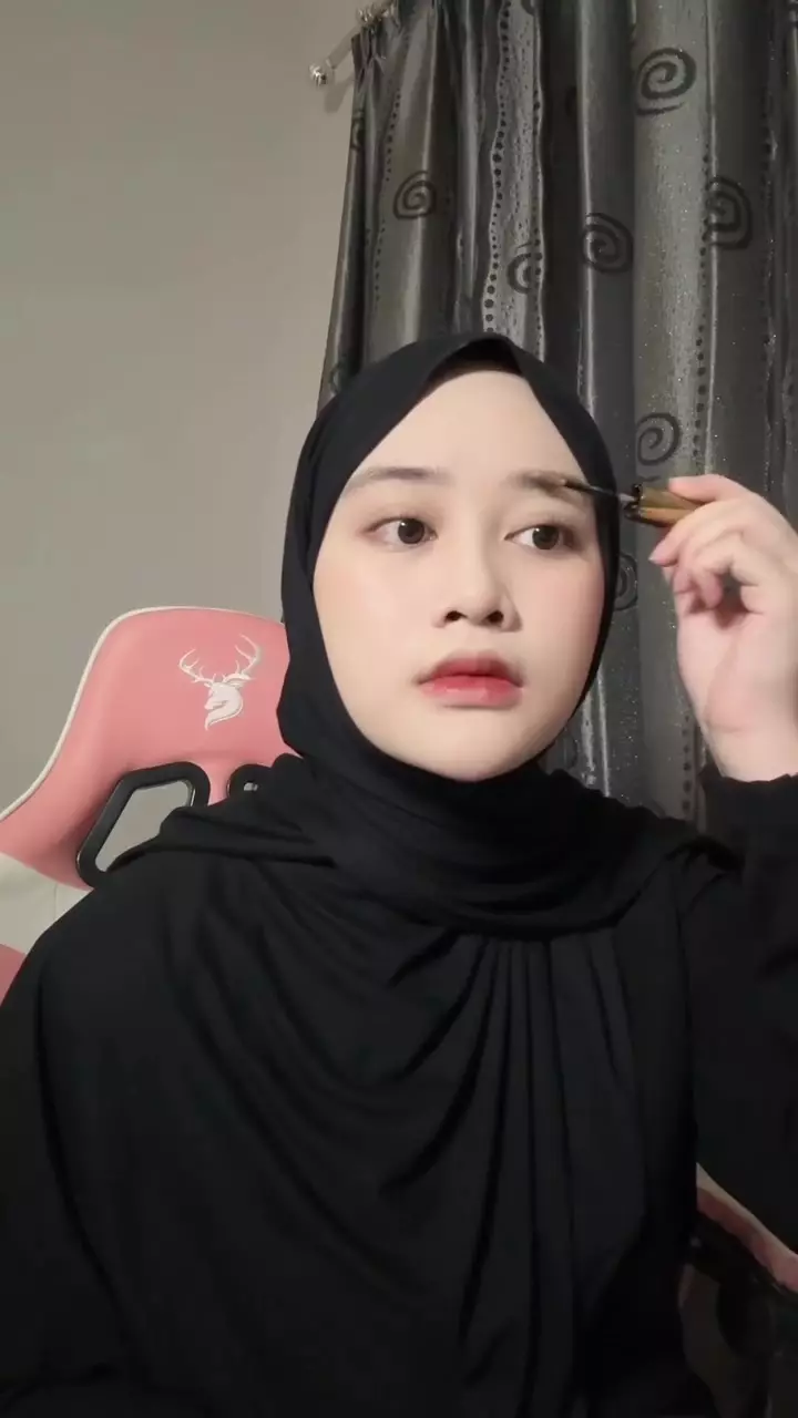 daily makeup selebgram Khansa Mariska © Instagram