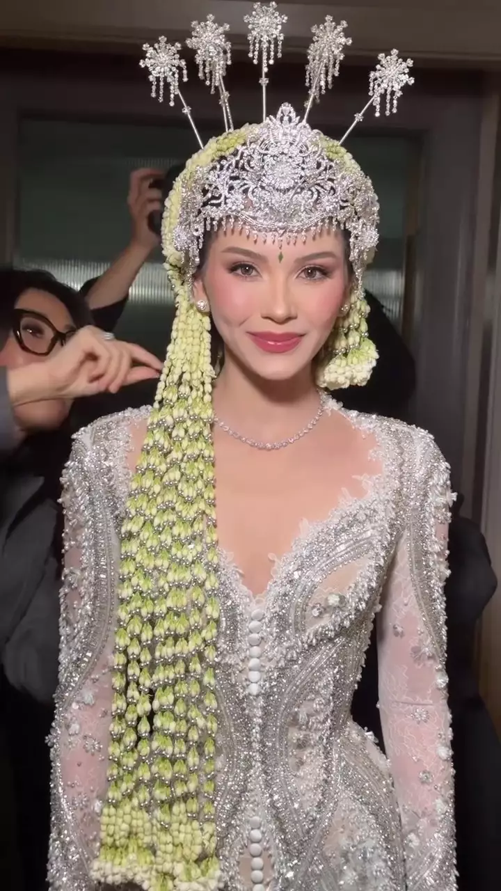 makeup Alyssa Daguise dari prewedding hingga resepsi © 2025 brilio.net