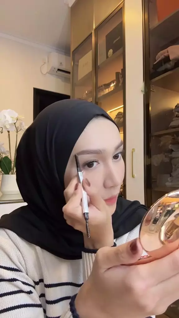 daily makeup Melody Prima harganya Rp10 juta © TikTok