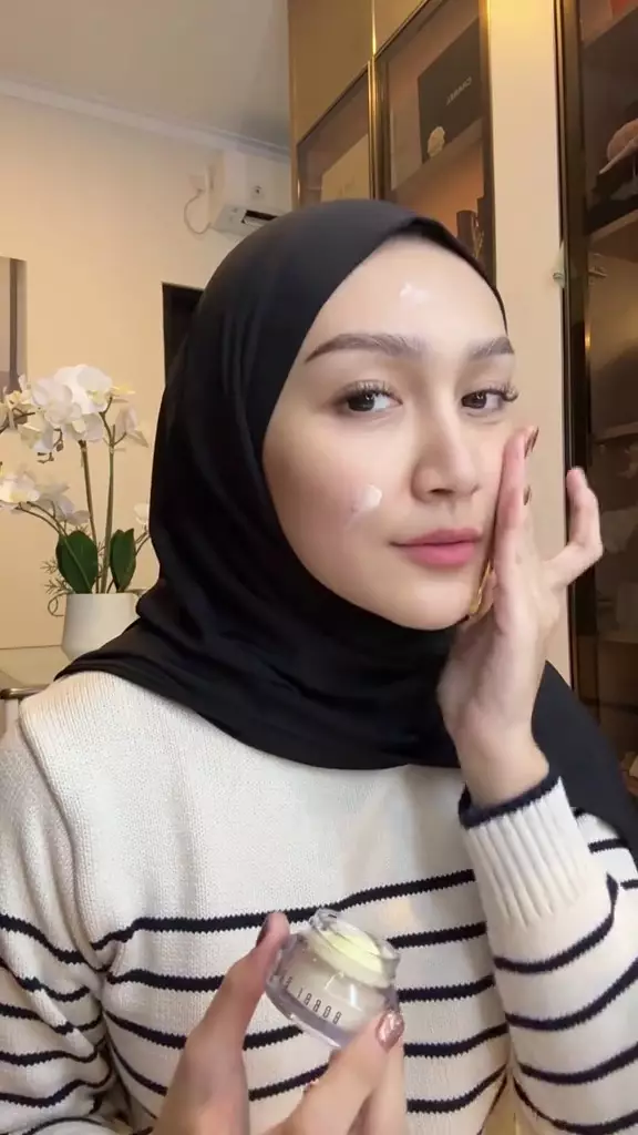 daily makeup Melody Prima harganya Rp10 juta © TikTok