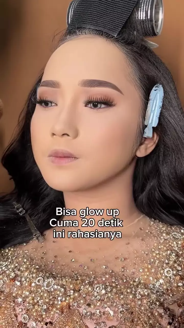 MUA ini bagikan kunci makeup glowing © Instagram MUA ini bagikan kunci makeup glowing © Instagram