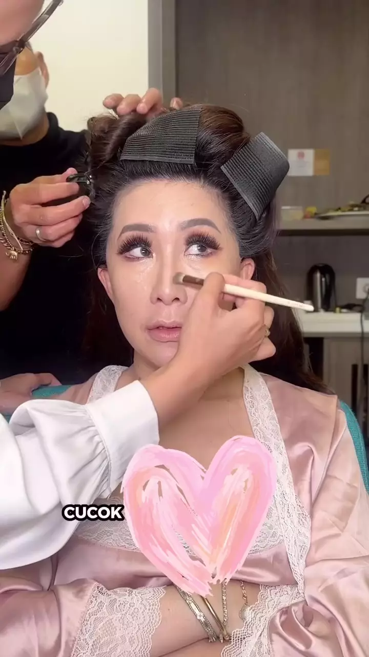 Transformasi emak-emak berflek hitam © Instagram