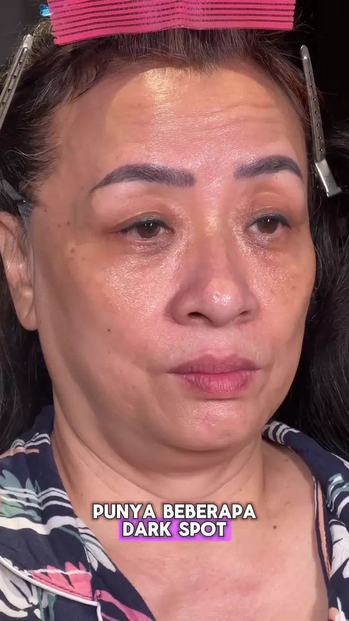 wanita paruh baya dirias ala ruby red © Instagram 