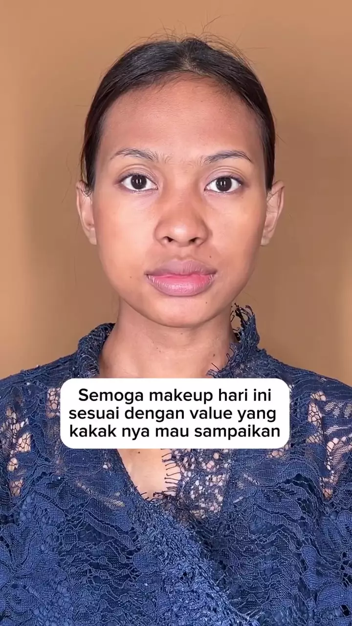 Bold makeup bikin tampilannya glamor © Instagram