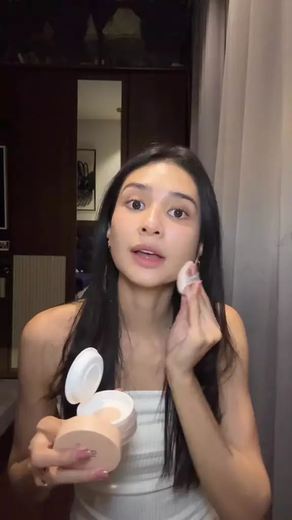 potret Mikha Tambayong saat makeup © TikTok