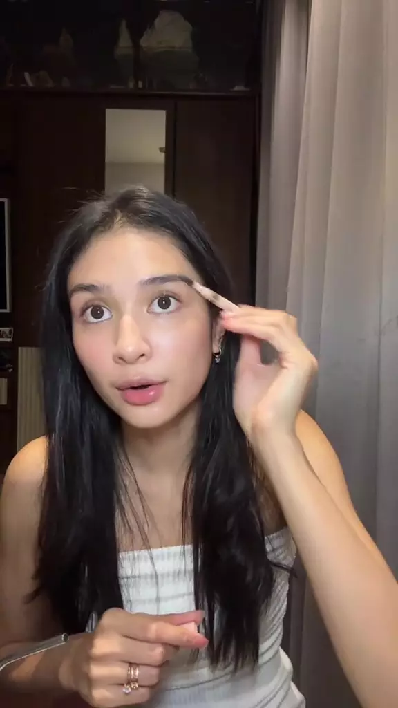 potret Mikha Tambayong saat makeup © TikTok