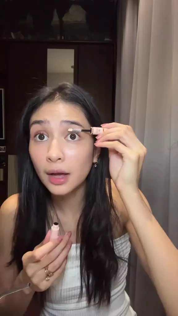 potret Mikha Tambayong saat makeup © TikTok