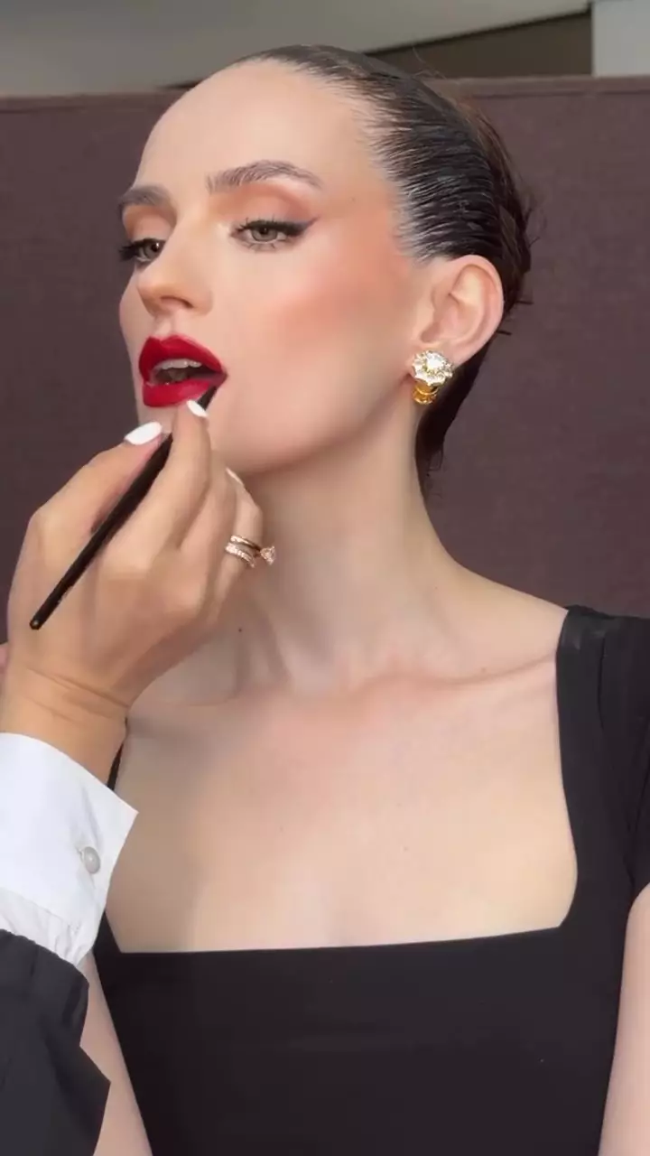 cewek bule dirias klasik makeup © Instagram 