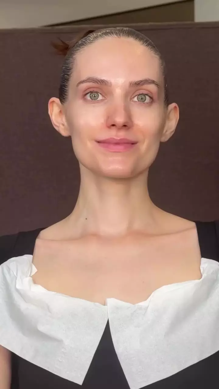 cewek bule dirias klasik makeup © Instagram 