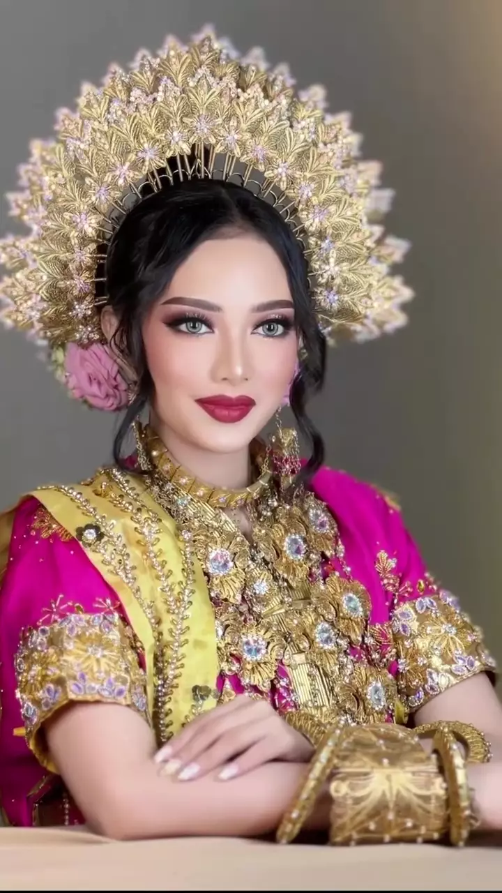 transformasi makeup pengantin Bugis © Instagram transformasi makeup pengantin Bugis © Instagram