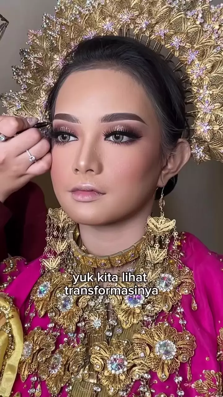 transformasi makeup pengantin Bugis © Instagram transformasi makeup pengantin Bugis © Instagram