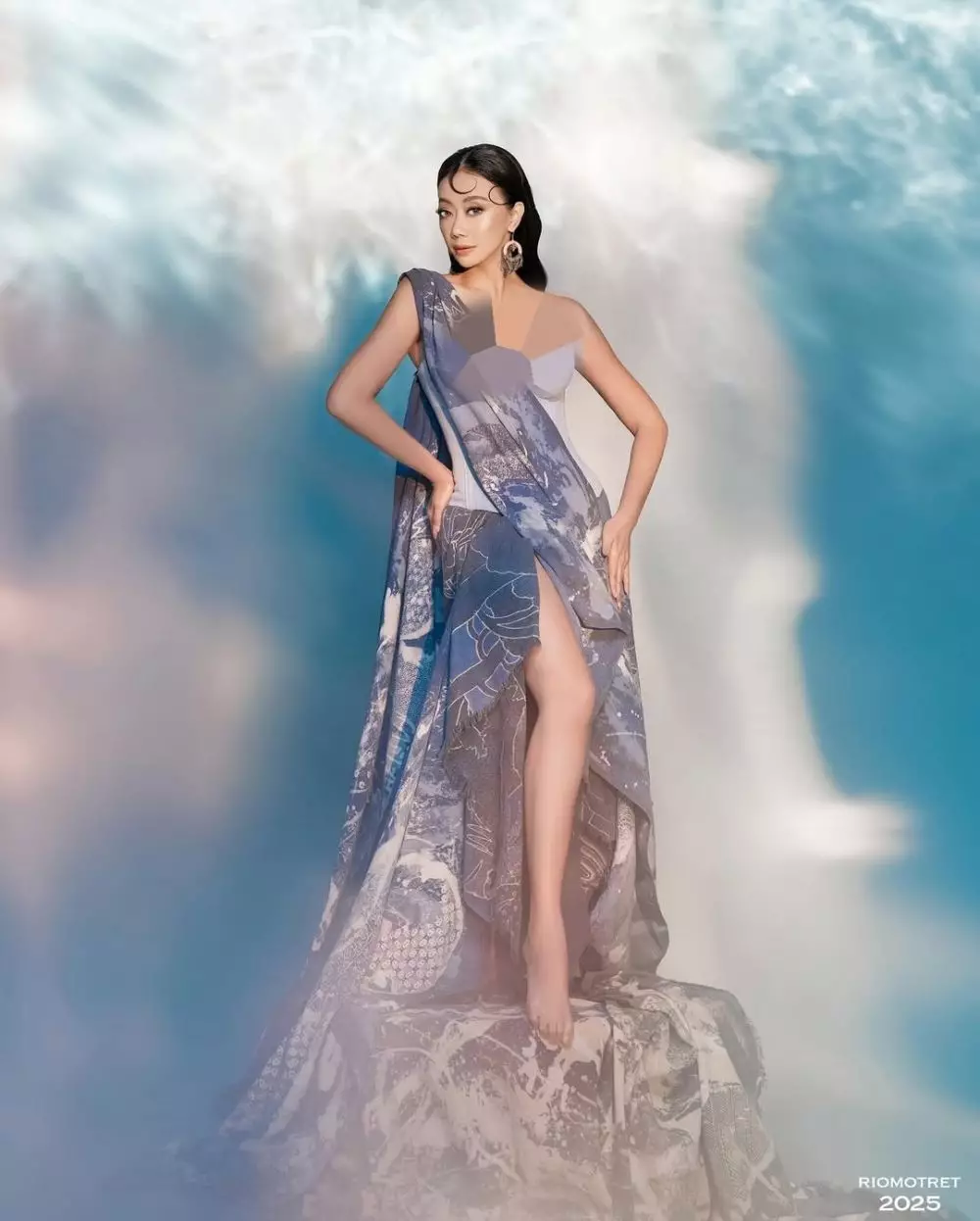 Asri Welas dengan glam makeup © Instagram 