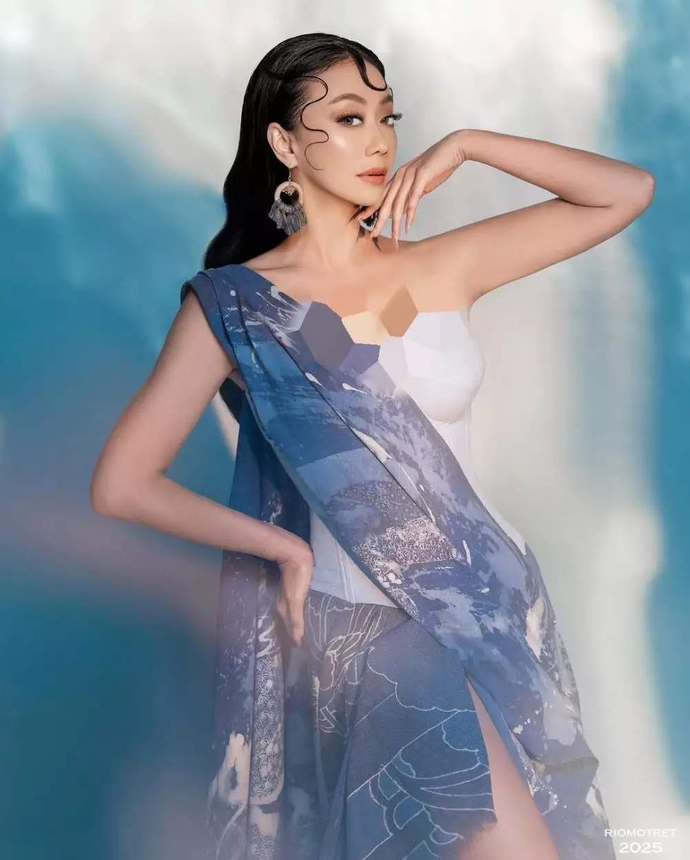 Asri Welas dengan glam makeup © Instagram 