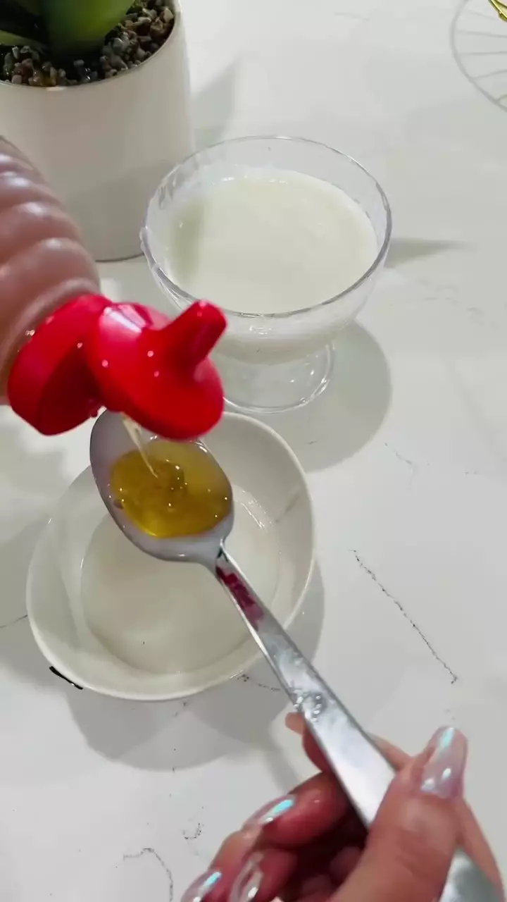 Cara praktis cerahkan kulit ketiak © Instagram 