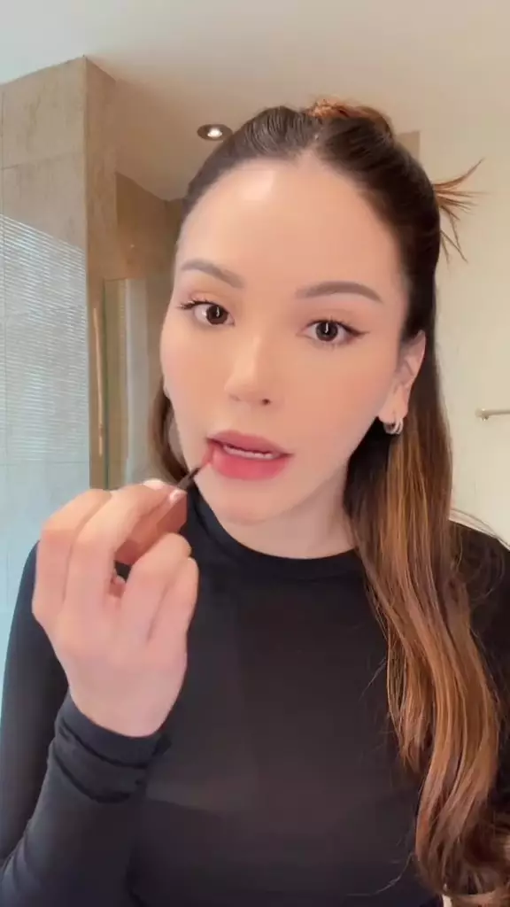 daily makeup Alyssa Daguise © TikTok