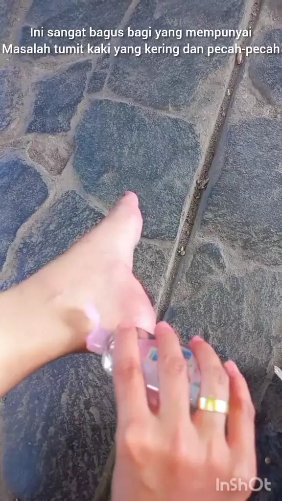 cewek ini bagikan trik atasi tumit kering © TikTok cewek ini bagikan trik atasi tumit kering © TikTok