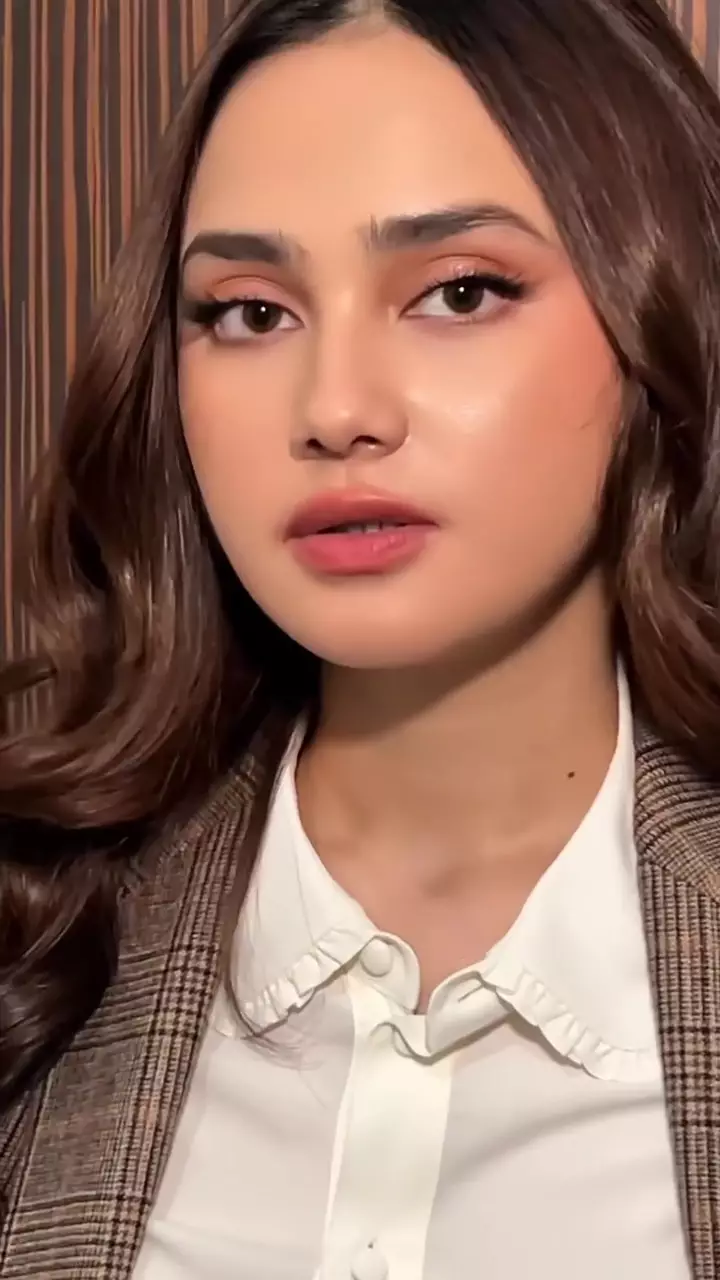 potret bareface Syifa Hadju © Instagram  potret bareface Syifa Hadju © Instagram