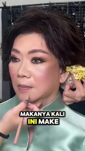 wanita paruh baya dirias © Instagram  wanita paruh baya dirias © Instagram