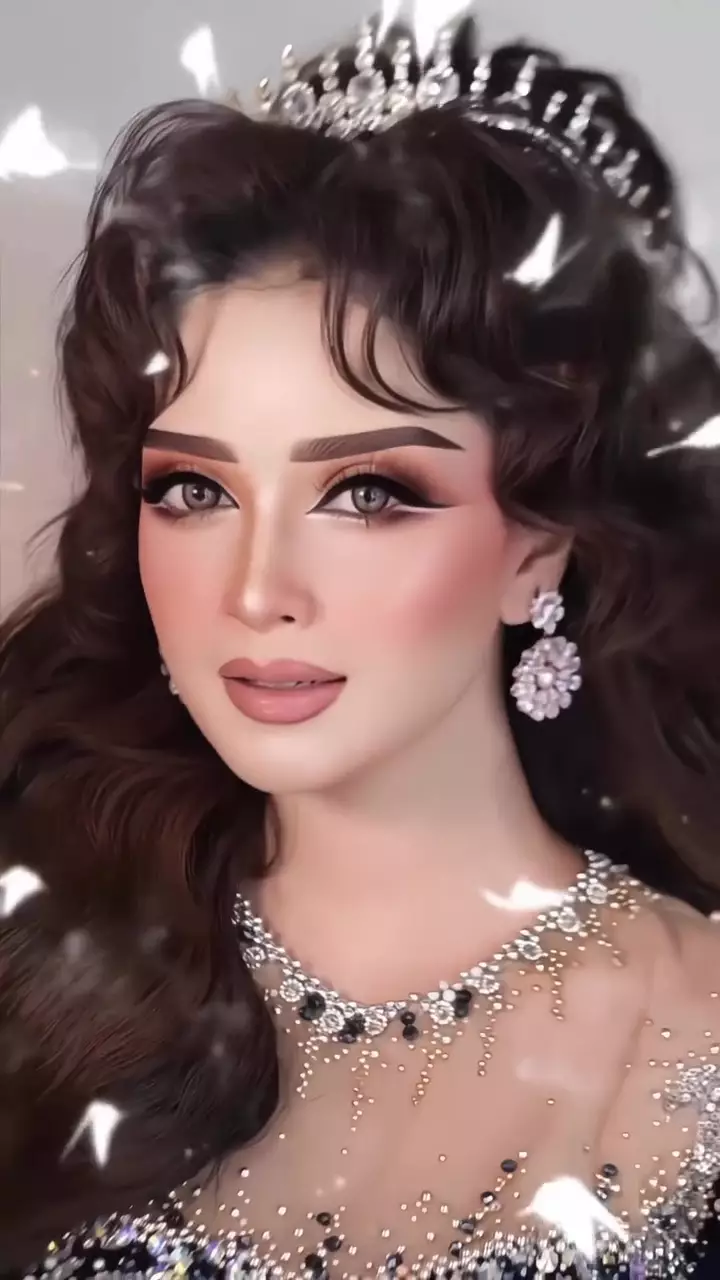 Transformasi wanita dengan makeup menor © Instagram  Transformasi wanita dengan makeup menor © Instagram