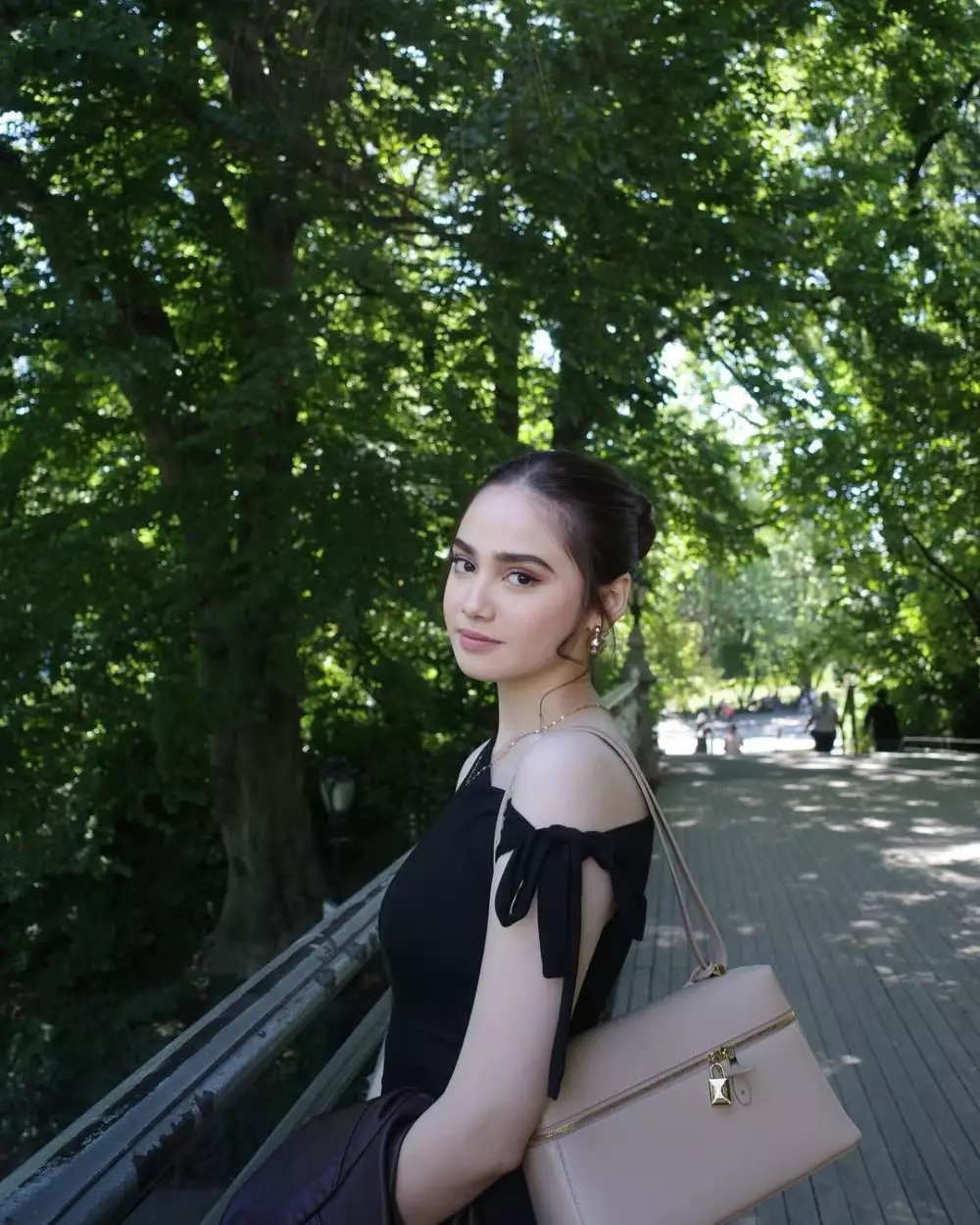 makeup Syifa Hadju saat liburan © Instagram 