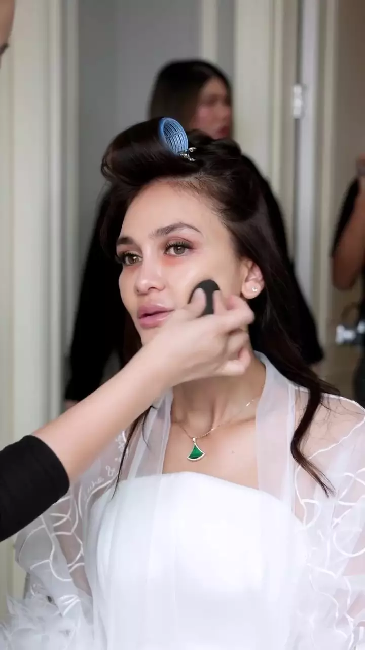 Luna Maya saat resepsi © Instagram