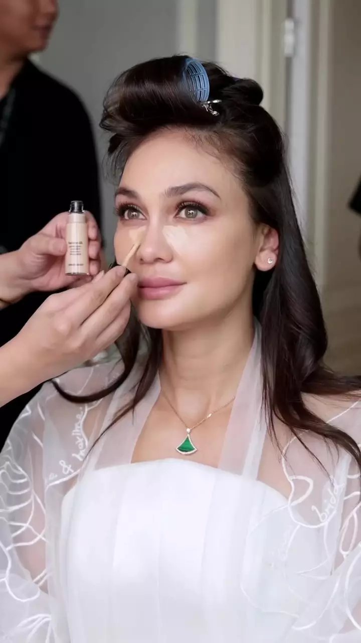 Luna Maya saat resepsi © Instagram