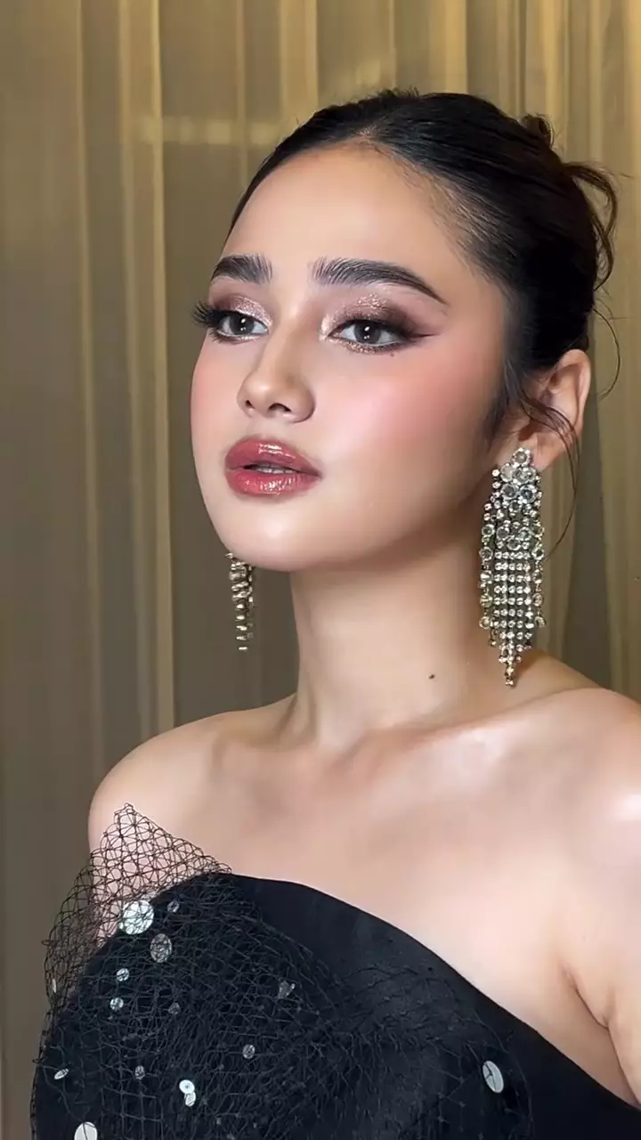 Alis seratnya © Instagram